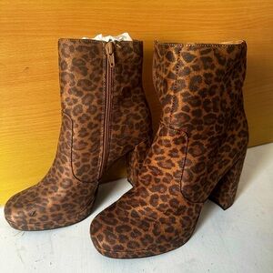 Size 8 Cheetah print Booties